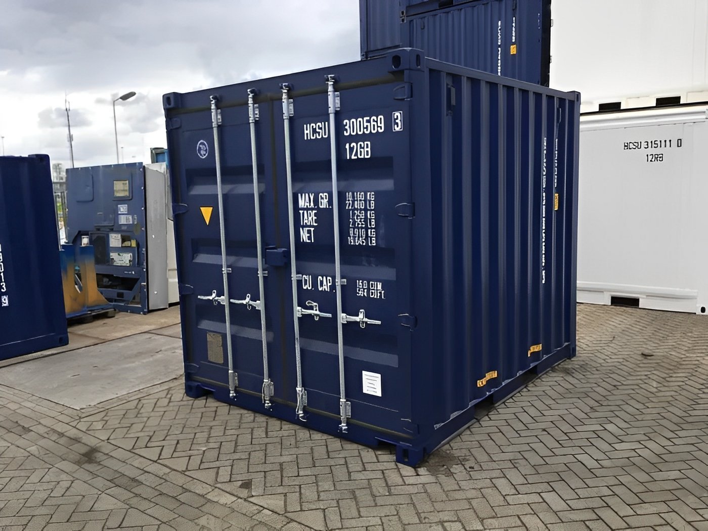 10ft-Accommodation-Container2.jpg