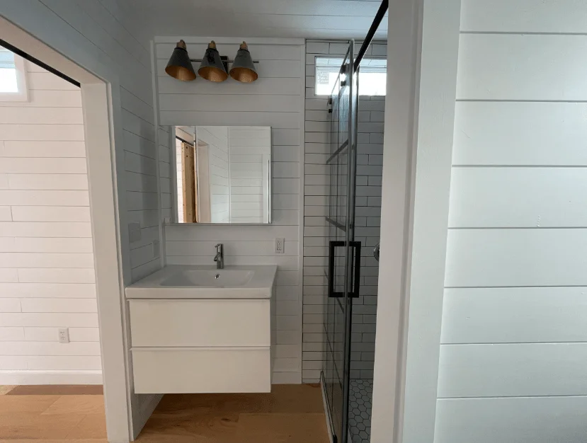 3-bedroom-shipping-container-home-12.webp