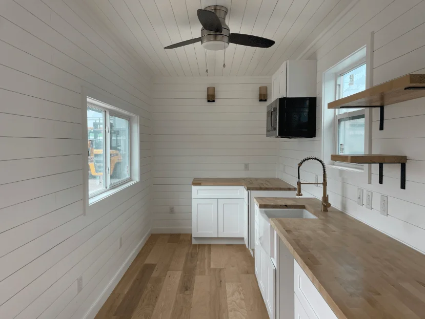 3-bedroom-shipping-container-home-14.webp