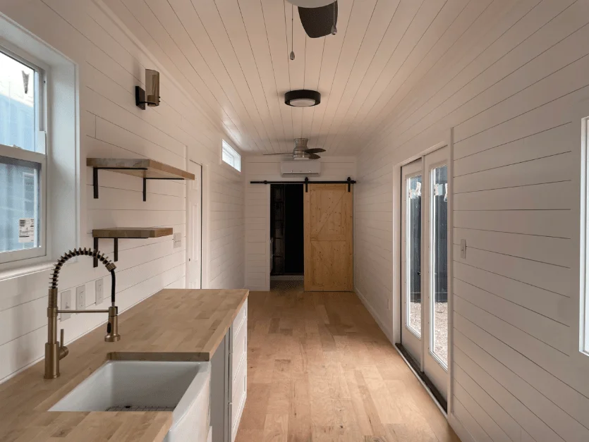 3-bedroom-shipping-container-home-20.webp