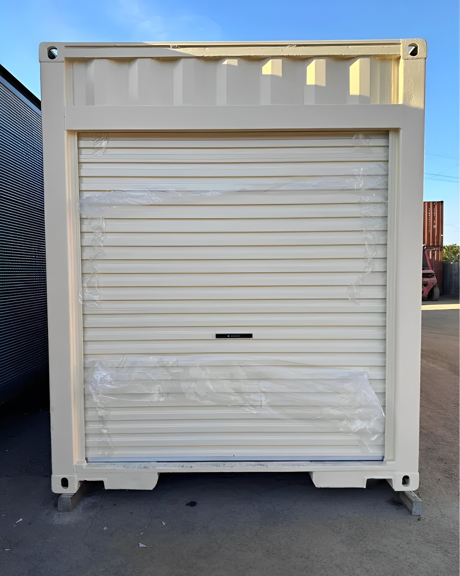 40ft-X-8ft-Shipping-Container-With-Roll-Up-Door3.jpg