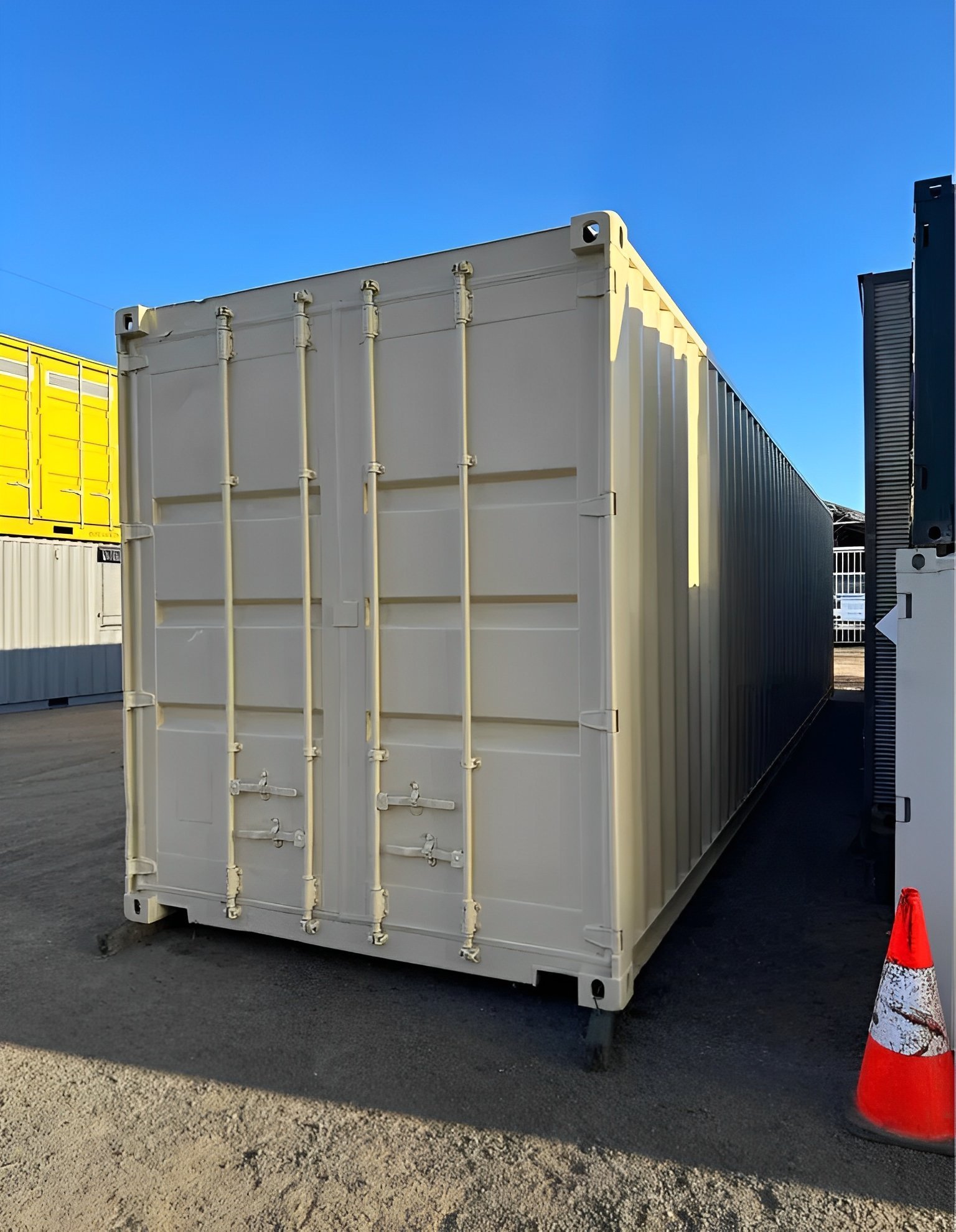 40ft-X-8ft-Shipping-Container-With-Roll-Up-Door4.jpg