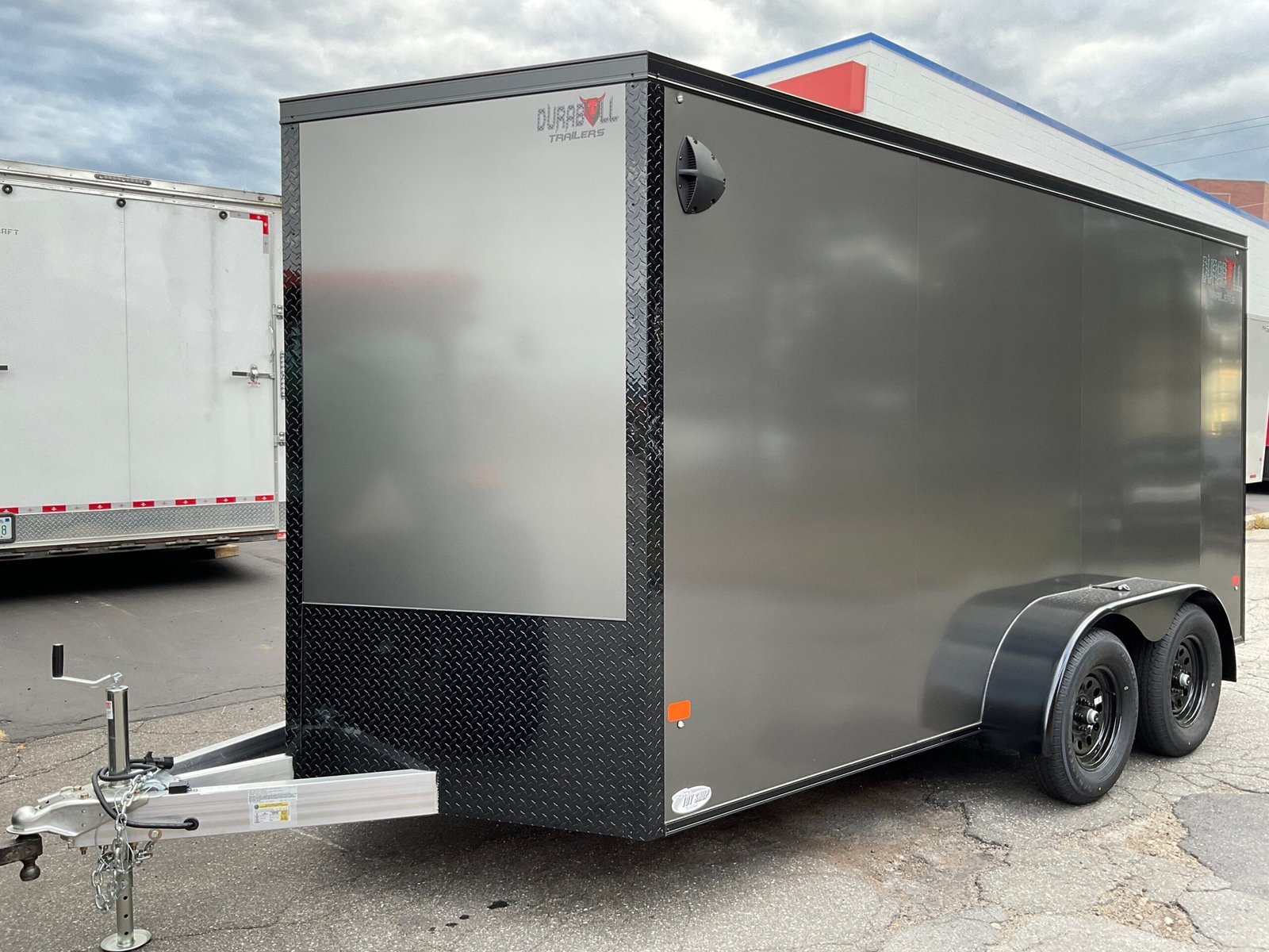 7×14-durabull-aluminum-enclosed-cargo-trailer63_d9e85672-a788-4953-95ee-041299957480-scaled-1.jpg