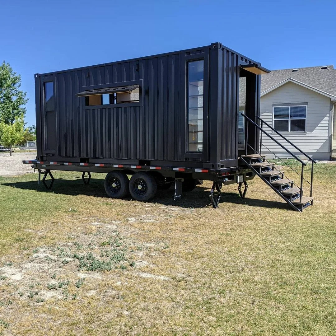 Custom-20ft-Shipping-Shopping-Container-on-Wheels-6.webp
